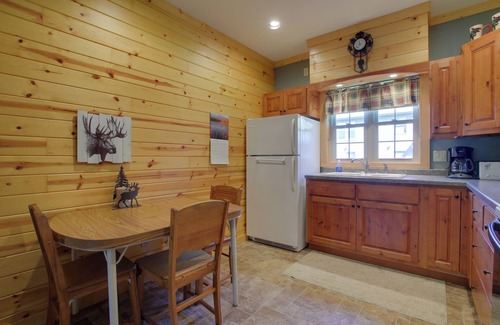 Cecil Cabina | Rustic Wisconsin Cabin on Shawano Lake!