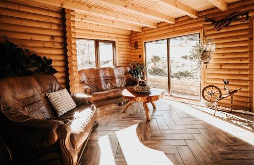 Suseni Casa | Rustic Wood Villa