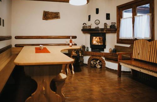 Suseni Casa | Rustic Wood Villa