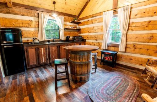 Allegheny Mountains Casa | Rustic Wooden Cabin with Hot-tub in Riverton, West Virginia