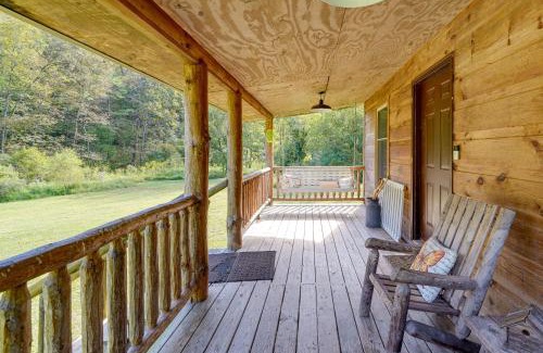 Palestine Casa | Rustic, Woodsy Cabin in Palestine with Pool Table!