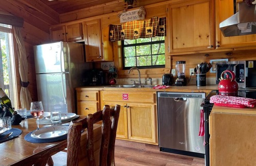 Gatlinburg - Pigeon Forge Cabina | Cabaña privada rústica * Se aceptan mascotas * 2 camas King * Vista a la montaña