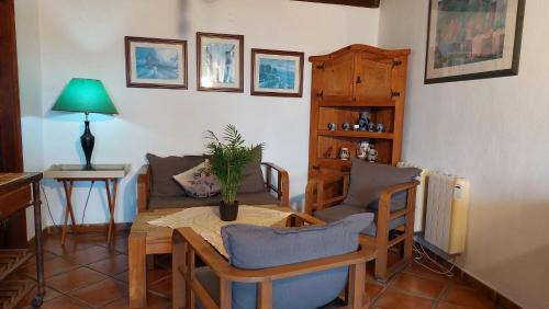 El Guincho Apartamento | Rustikale Ferienwohnung mit Balkon und Meerblick
