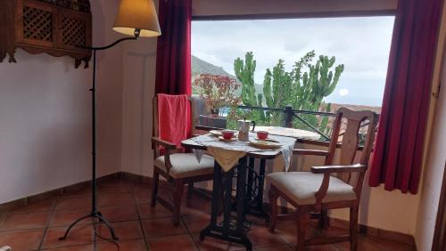 El Guincho Apartamento | Rustikale Ferienwohnung mit Balkon und Meerblick