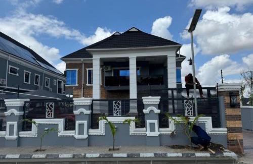 Ibadan Apartamento | Ruston Castle - 3 bedroom duplex at Carlton Gate Estate