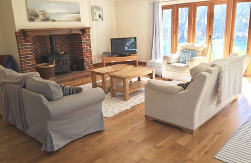 Thursford Casa | Ruston Lodge, una nueva construcción de estilo lodge propiedad establecida en un entorno rural tranquilo