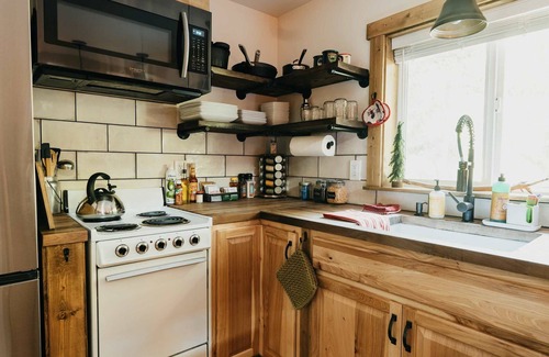 Verlot Cabina | Rusty Bridge River Lodge - Hot tub - Fireplace - Firepit