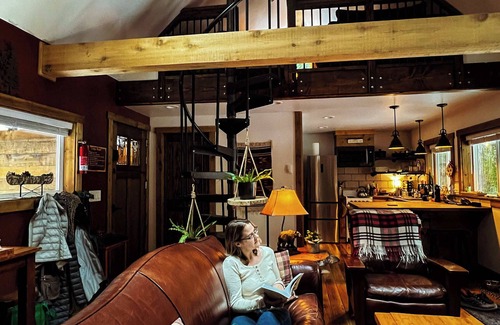 Verlot Cabina | Rusty Bridge River Lodge - Hot tub - Fireplace - Firepit