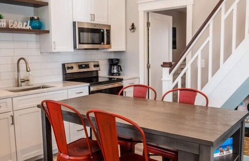 Celina Cabina | Rusty Crab - 1 Bed/2 Loft Lakeside Cottage!