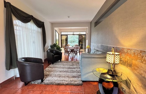 Alajuela Cama Y Desayuno | Ruta Verde B&B Boutique Coffee House & Grill