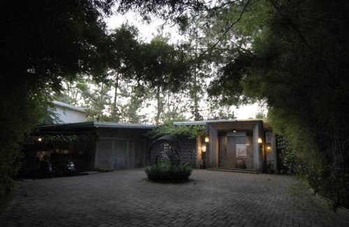 Parongpong Casa | Ruth's Bed & Breakfast