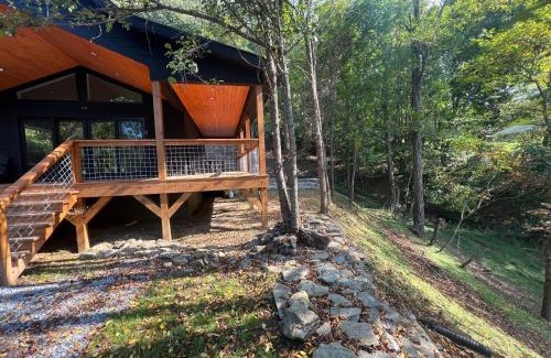 Burnsville Casa | Ruth's Place Tiny Home Retreat 1 mile to town