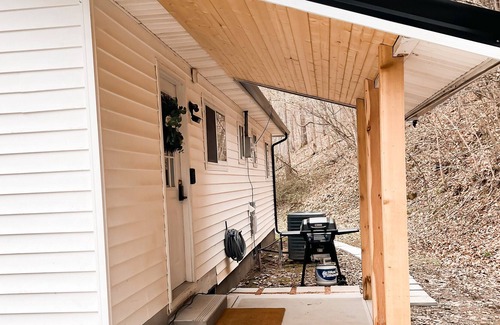 Borderland Casa | Ruth Trace Hallow Oasis