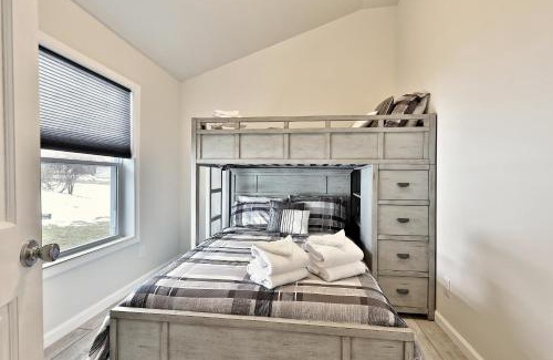 East Haven  Rutland County Casa | Rutland's Hidden Gem- 2 BR 1BA Renovated Home Close to Everything home