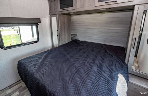 Port Malabar Casa | RV Camper - Jet Skis Included - Couples Vacation