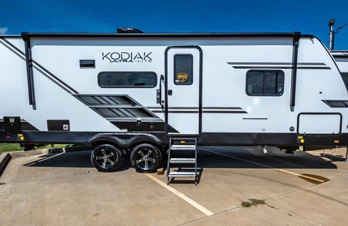 Port Malabar Casa | RV Camper - Jet Skis Included - Couples Vacation
