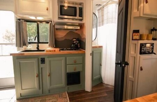 Tyendinaga Mohawk Territory Casa | RV Glamping w/ Cowboy Tub, Lawn Games & Firepit