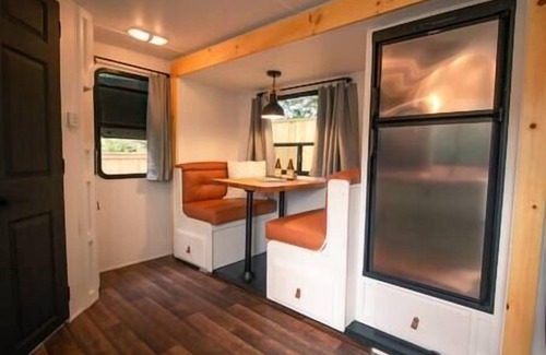 Tyendinaga Mohawk Territory Casa | RV Glamping w/ Cowboy Tub, Lawn Games & Firepit