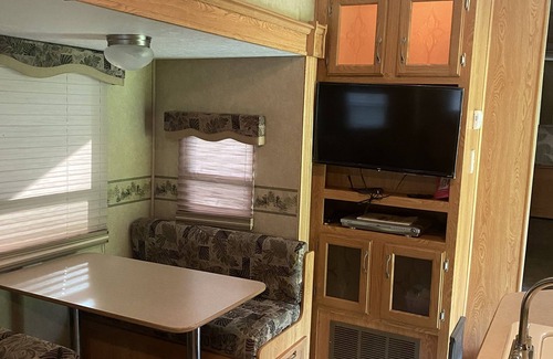 Laurel Casa | RV Living w/Pool @The House on the Hill