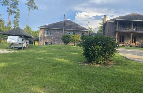 Laurel Casa | RV Living w/Pool @The House on the Hill