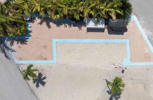 Cudjoe Key Alquiler De RV | RV Lot 301 Venture Out, Pull-through Lot near the Ocean and Pool - Golf cart friendly!