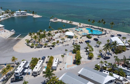 Cudjoe Key Alquiler De RV | RV Lot 301 Venture Out, Pull-through Lot near the Ocean and Pool - Golf cart friendly!