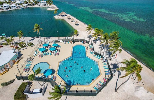 Cudjoe Key Alquiler De RV | RV Lot 301 Venture Out, Pull-through Lot near the Ocean and Pool - Golf cart friendly!