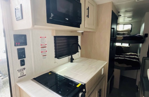 Brentwood Casa | RV of Serenity w/Cozy Cotton Comforts, Easy Self Check-Ins, and Privacy Galore!