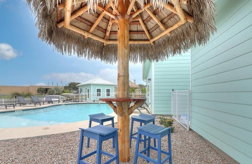 Port Aransas Alquiler De RV | RV Park with Community Pool, Dog Park, Laundry Room, Walking Paths