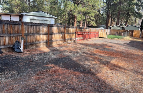 Southwest Bend Alquiler De RV | RV Parking in Bend, near Mt Bachelor and amenities