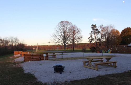 Sparta Alquiler De RV | RV Resort in between Sparta and Crossville with Full Hook Up Sites