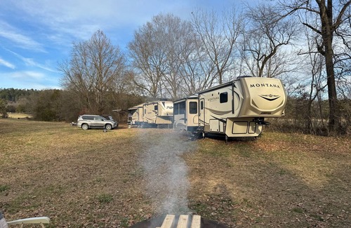 Centerville Alquiler De RV | RV site at the base of Petit Jean Mountain for the 2024 Total Eclipse