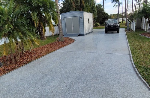 The Great Outdoors Complejo | RV Site for Rent at The Great Outdoors Resort backed up to the 14th green
