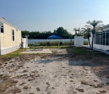Port Charlotte Otro | RV SITE FOR RENT BY GLAMPERS CAMP 30AMP FULL HOOKUP