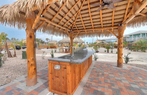 Port Aransas Alquiler De RV | RV Site Only! Pool, In Town, Dog Park, Fishing, Wifi, Laundry Room