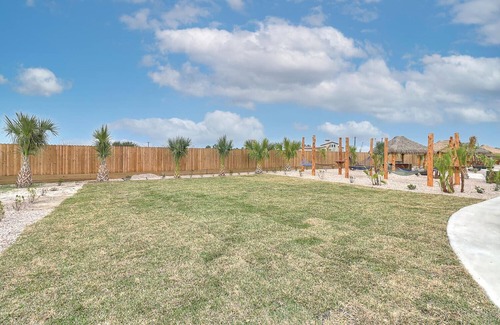 Port Aransas Alquiler De RV | RV Site Only! Pool, In Town, Dog Park, Fishing, Wifi, Laundry Room