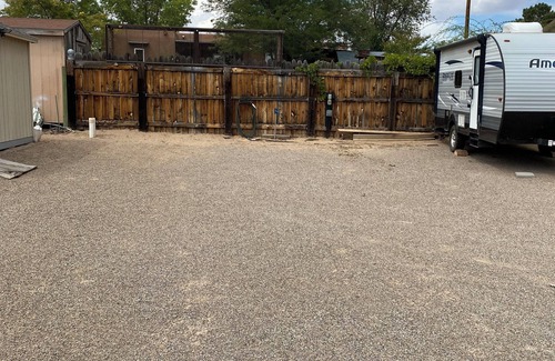 Rio Rancho Alquiler De RV | RV Space in Rio Rancho with stunning views.