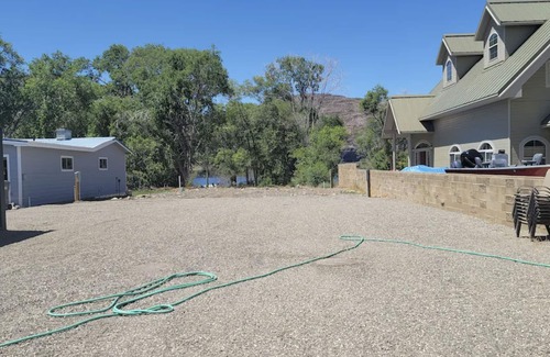 Sunland Estates Alquiler De RV | RV spot on the River Unit A -minutes from Gorge concerts