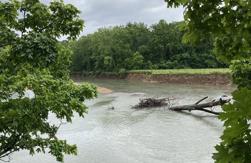 Russell Alquiler De RV | RV/tent spot in the Ozarks on the Niangua River