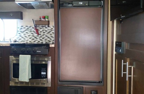 Cave Junction Casa | RV11 XLR - 27' Family Toy Hauler - Sleeps 6