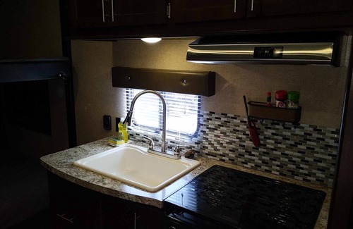 Cave Junction Casa | RV11 XLR - 27' Family Toy Hauler - Sleeps 6