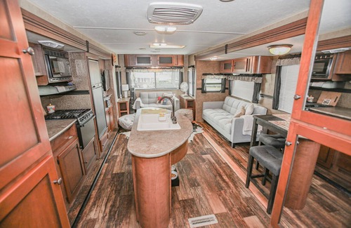 Cedar Lane Cabina | (RV2) Paradise in Sargent. Saltwater canal, minutes to ICW and beach.