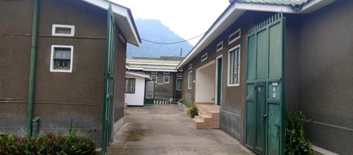 Kitojo Hotel | Rwenzori Base camp tour Holiday Inn