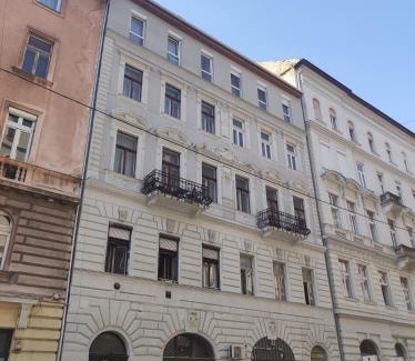 Terezvaros Apartamento | RYB Lofts - Modern Comfort by Downtown BP