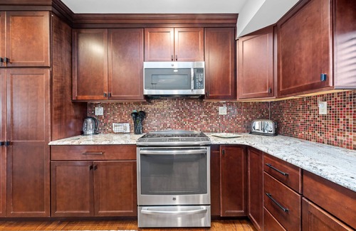 Plainedge Casa | Ryder Cup 5 mins away! 3 bed 3 bath house w. hot tub in Bethpage