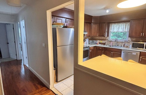 Farmingdale Apartamento | Ryder Cup Rental, 1.4 miles away. n3-bedroom apartment with parking