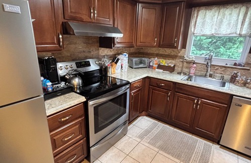 Farmingdale Apartamento | Ryder Cup Rental, 1.4 miles away. n3-bedroom apartment with parking