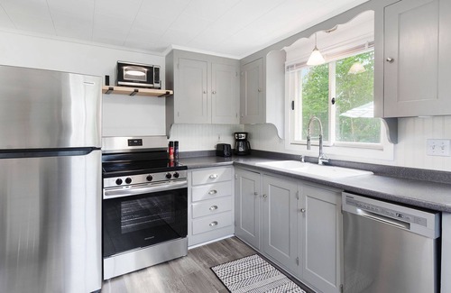 Rye Casa | Rye Coastal Cottage: 2BR- Dog-Friendly - Walk to Beach -Patio -Sleeps 4
