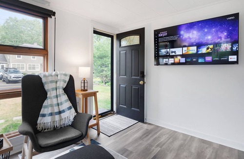 Rye Casa | Rye Coastal Cottage: 2BR- Dog-Friendly - Walk to Beach -Patio -Sleeps 4