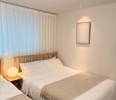 Seokchon-dong Casa | Rym Stay, Cozy 2BR, 3 Beds with Kitchen near Lotte Tower
